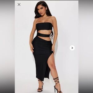 Fashion Nova 
Heather Cut Out Maxi Dress - Black
